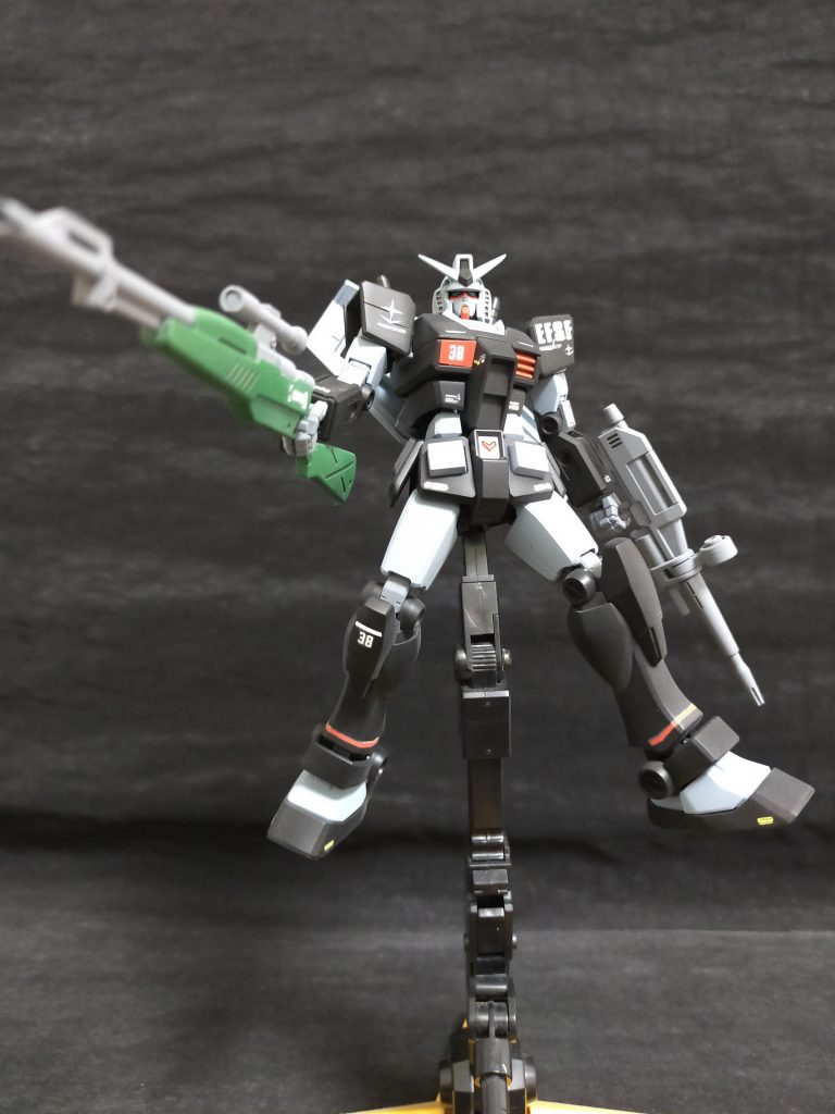 リドウォルフの異名である、〈踊る黒い死神〉に並び、死神の周りを飛び回る烏を表現した、〈共鳴する黒鳥〉という異名が付けられている。