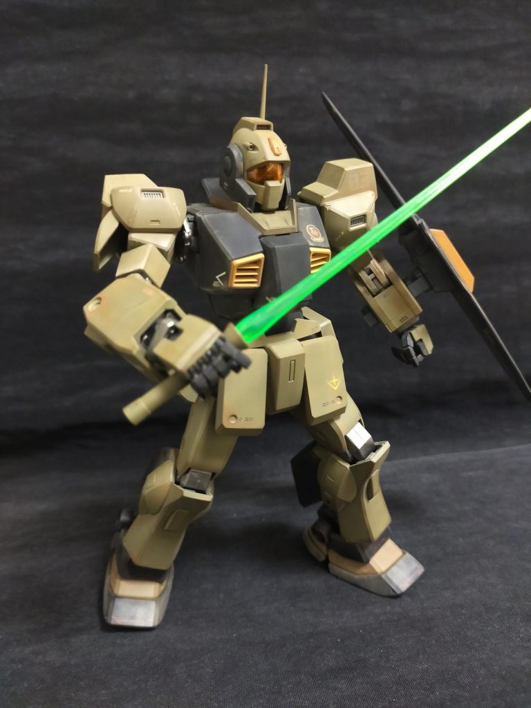 確実に敵を攻撃できるよう、遠くから見た際にジオン残党軍の目を騙すため、カラーリングがジオン残党軍のようなカラーリングに似せられている。