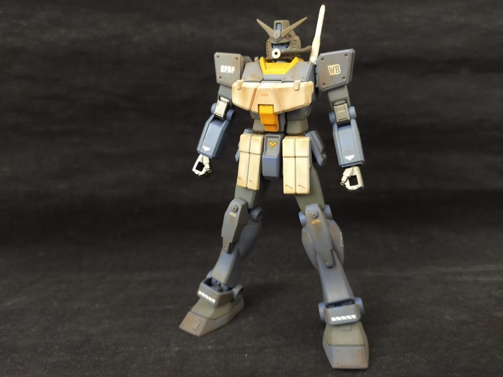 装甲が厚くなっているのは、大型ビームライフルの射出熱で自機が溶けるのを防ぐためである。