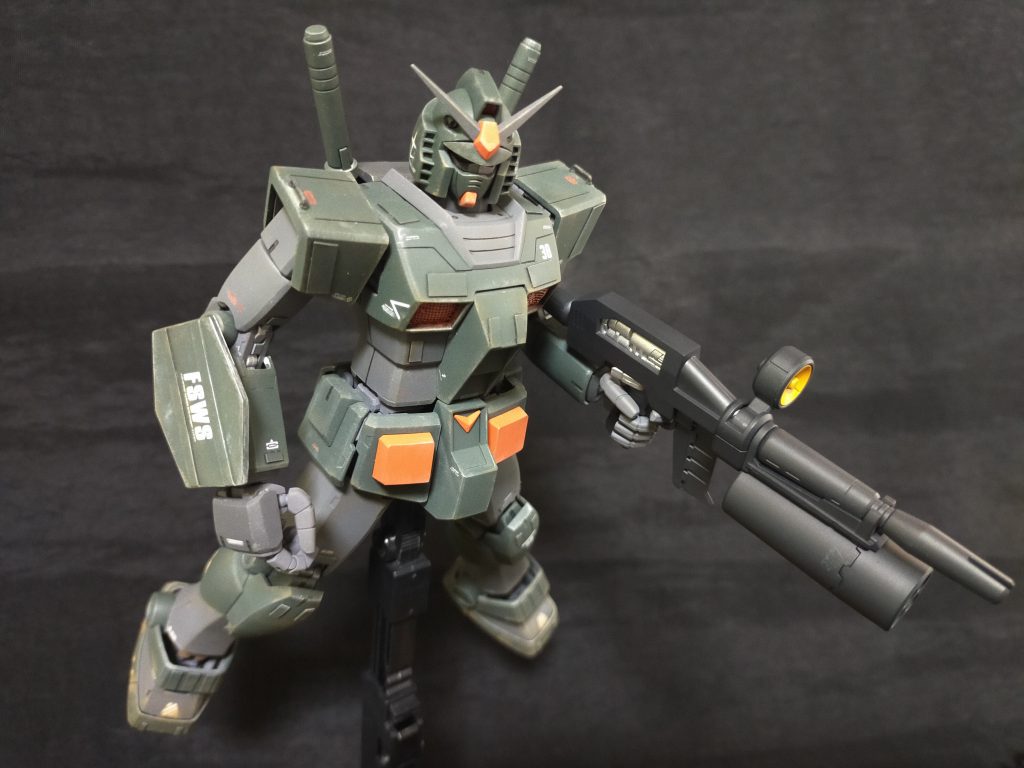 ダメージを受けた装甲をパージしてまでも戦い続けた姿をイメージしました。