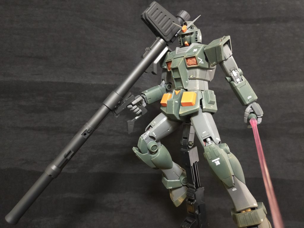 全体を軽めのディテールアップで装飾し、フルアーマー(重装備)から軽装備への変化を表現しました。