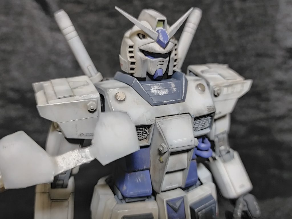 胸の装甲は磁石で取り外し可能になってます。