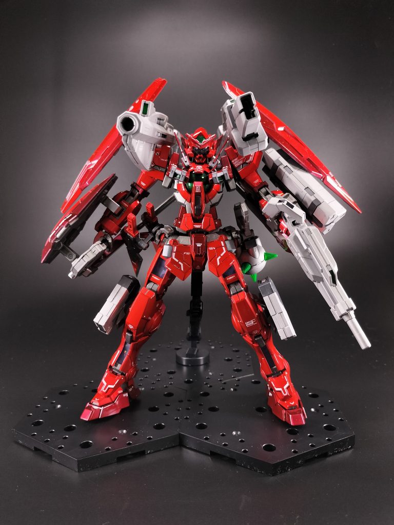 フルウエポン状態です。両肩のバズーカは乗せただけです。