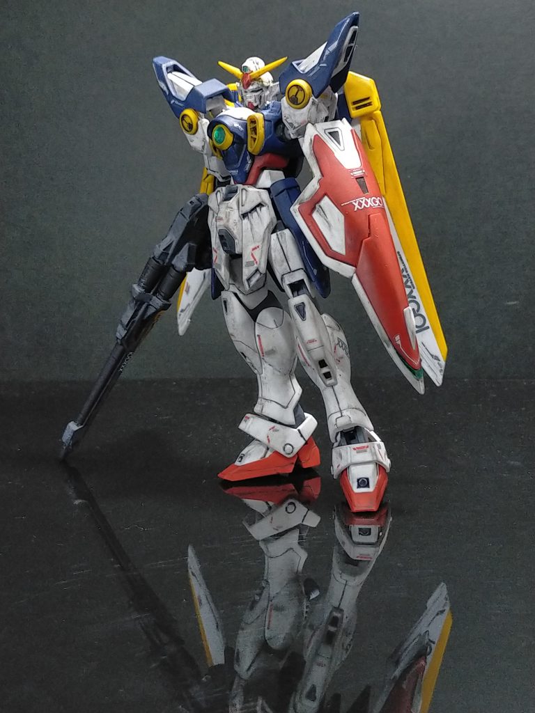 最近のお気に入りの技法としてパステルをエッジ部分に乗せてます。