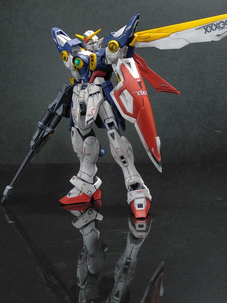 ウィングガンダムはRGウィングガンダムゼロEWのガンダムデカールを利用。曲面が少ないからか張り付きも良い感じ。