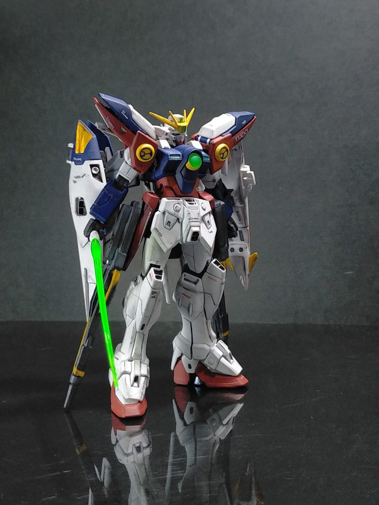 ツインバスターライフルと腰の部分にはネオジム磁石を仕込み腰の部分で保持出来る仕掛けになってます。