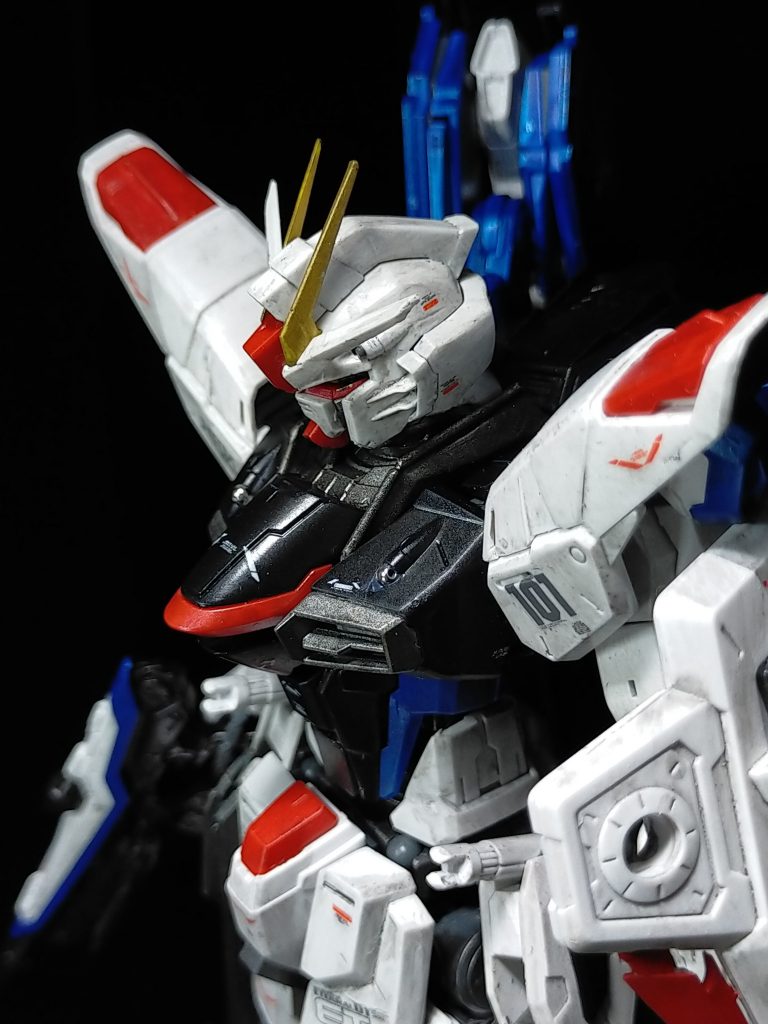 今回は、グランプリホワイトを使用した事もあり、トップコートの前にタミヤパールクリアを吹いちから半光沢のトップコートを吹いてみました。