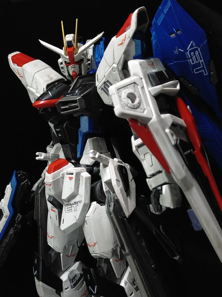 首は1mm程延長。首周りにプラ棒を貼り付けていますがその他プロポーションは変更ありません。