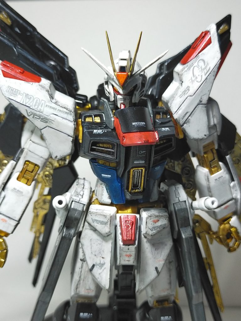 エッジ部分はヌーベルパステルカラーをこすりつけ、パールクリアを塗布した後に半光沢のトップコート。