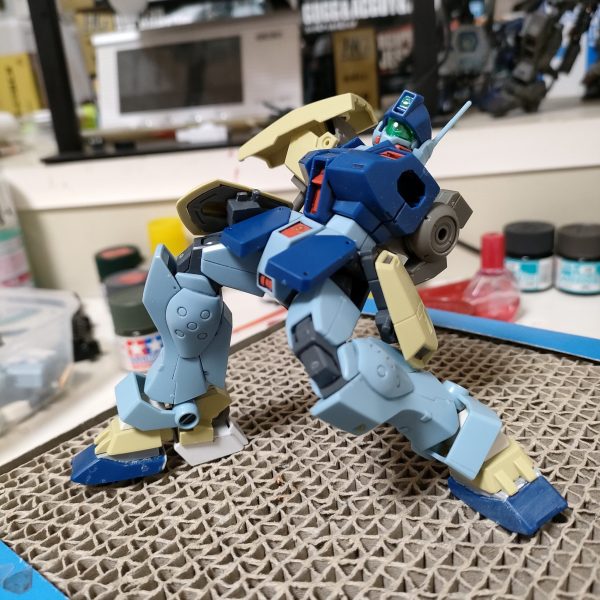 足回りの移植✨最新のガンプラは稼働ポイントが多くて動きがよりリアルになりますね（1枚目）