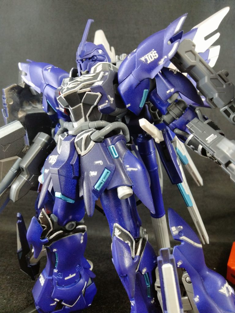 武装類です。ビームサーベルはフィンファング基部から脇の下を通して。地味にこういうの好き。