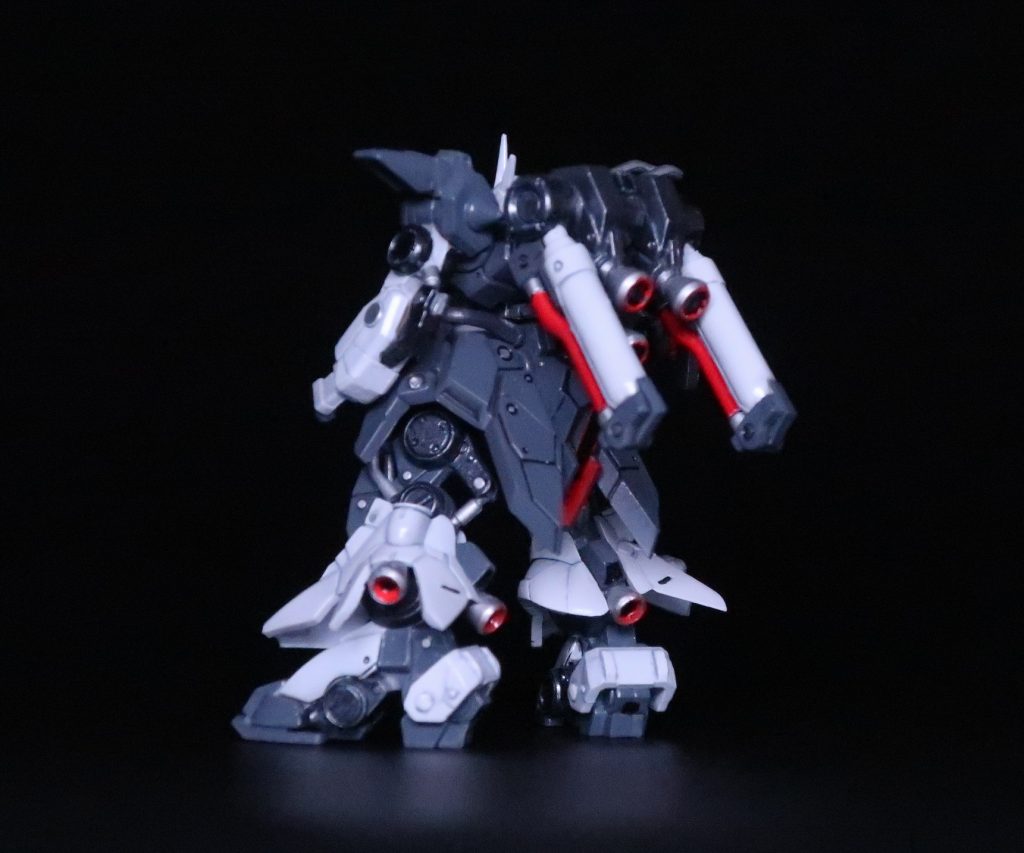 オーソドックスな配色にしましたがバーニア内部とプロペラントタンクのパイプのようなところはアクセントに赤にしました。