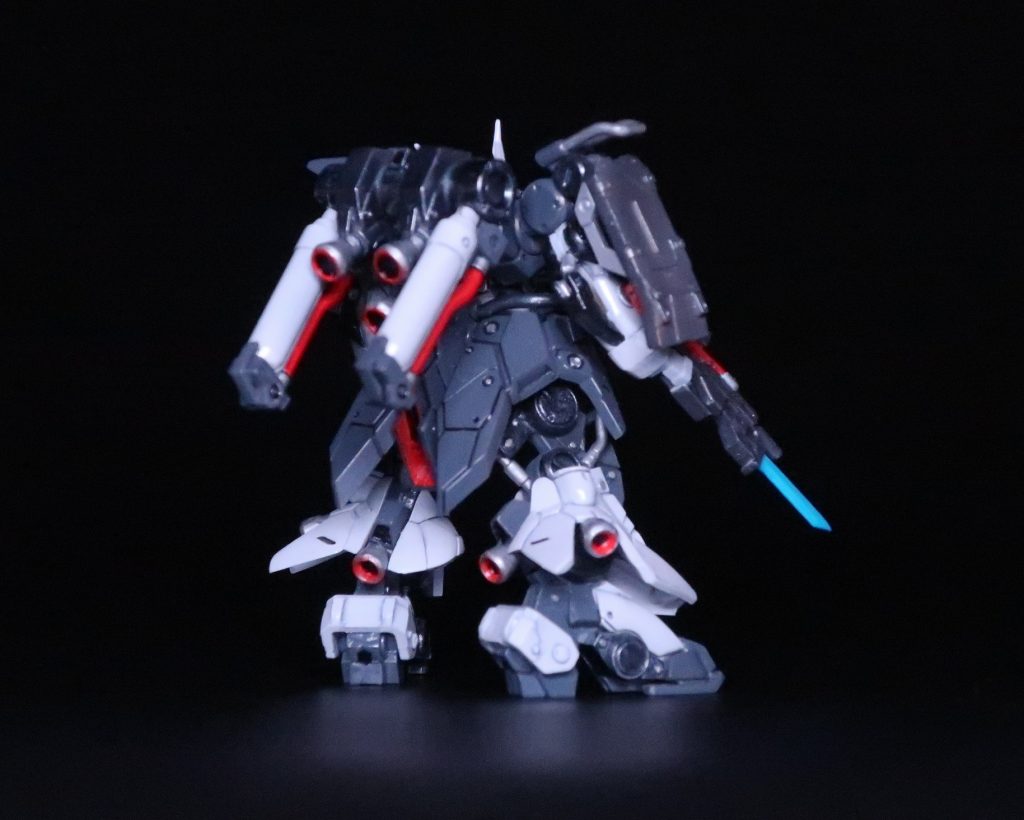 だいぶ太めなアレンジですがザクⅢは元々太い感じなのでよく似合っています。