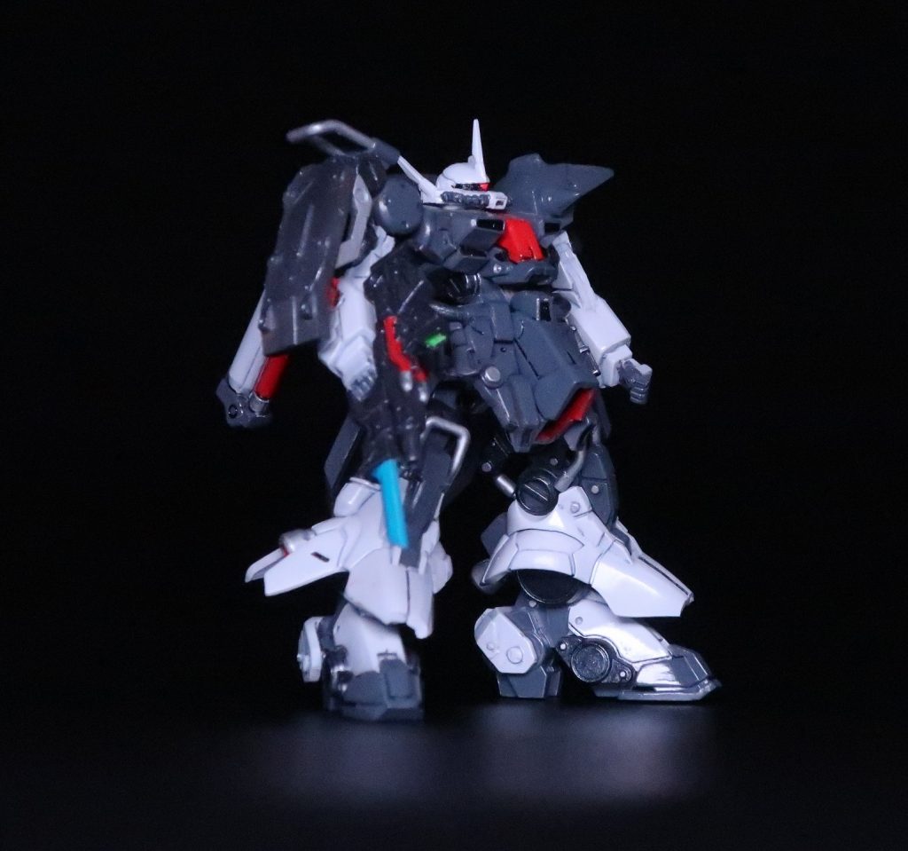 ビームライフルについてる剣が青いということを塗装準備してて始めて知りました。