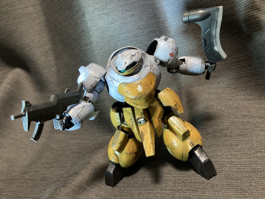 一応は全塗装したうえで、一部は塗装を削って黒地を出したり、汚しを入れています。