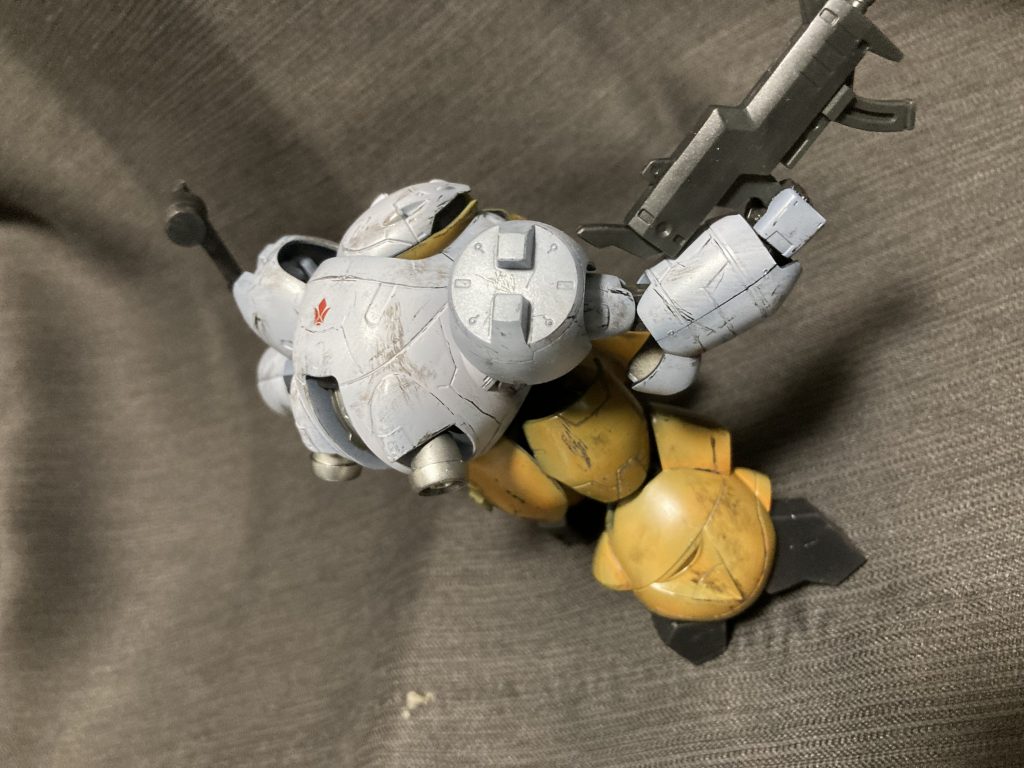 右斜め後ろ。特に意味なく、背中にも鉄華団マークを付けましたが、彼らのジャケットを思えばもっと大きなサイズでもよかったかも。