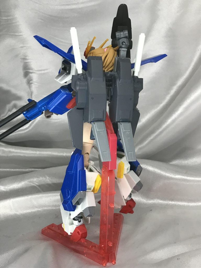 キットは旧キットのFAZZを使用しています。フミナ先輩はポニテがあるので、バックパックとの間は結構スペース開けてます。