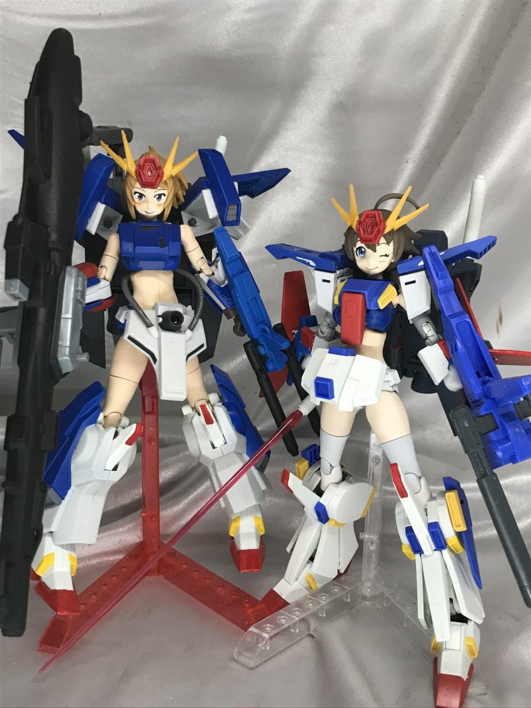 通常ZZナナミお姉さんと。こう見ると上半身に青が集まって印象変わるんですなフルアーマーZZ。