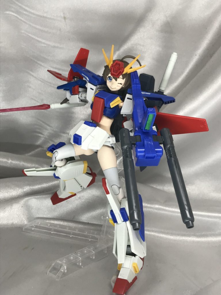 とはいえ大迫力ならブルビームライフル。こう見るとライフルて呼べないくらいデカいですな…機首だし。