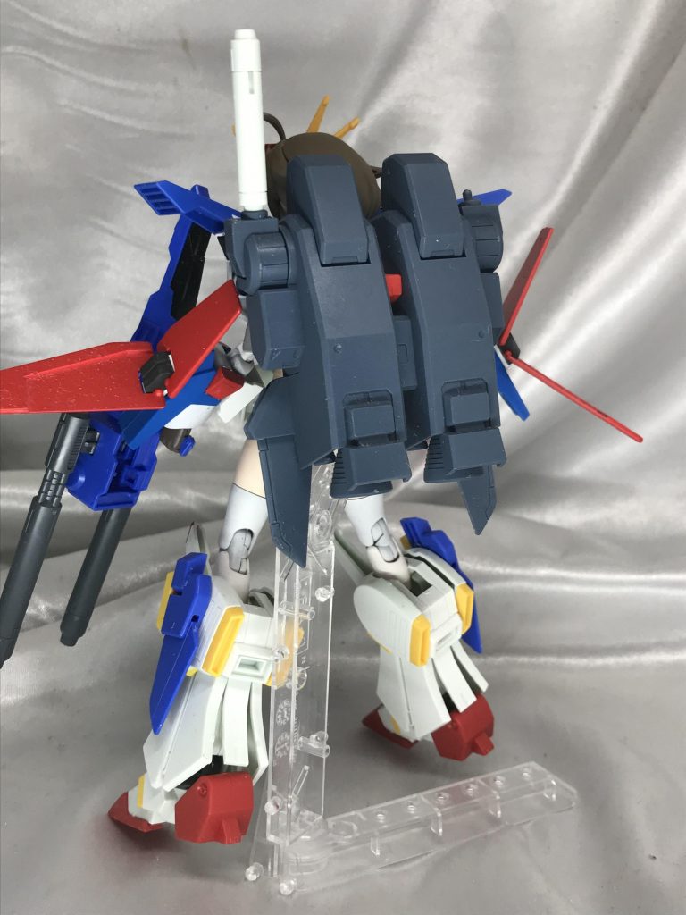 背面はほぼバックパック。ミサイルが別パーツになってるのはホント技術の進歩を感じます（＊゜ー゜）