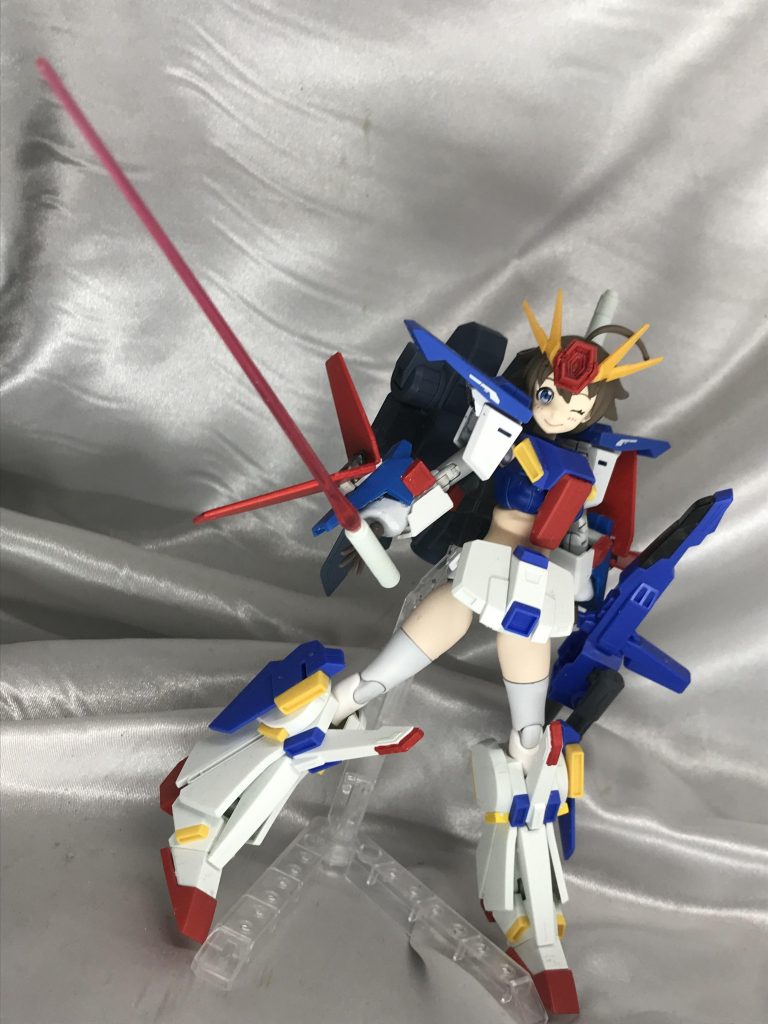 これですよコレ！　ハイパービームサーベル。大出力で叩き斬るこの感じが最高に好きです。装備すると背中のアシンメトリーになって見た目が損なわれがちですが、大好きな装備です。