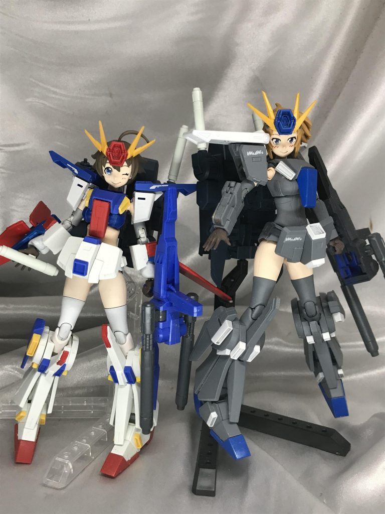 FAZZの中身フミナさんと。可動を考え肩は小さくしましたが、デカい方がZZっぽかったかもしれませんな