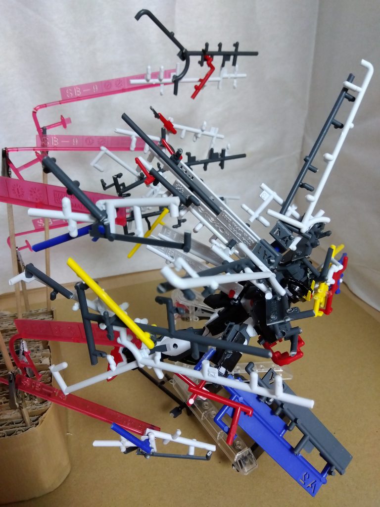 万能構造材ランナーで造られたランナードラグーン射出。機首を閉じてソードドラグーン、開いてガンドラグーンモードに。