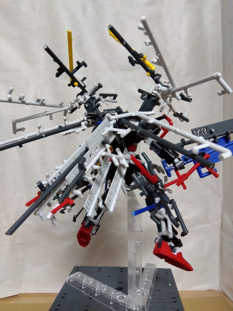 全身に装備しバレルをリニアスラスターにして高機動形態、フルスラストフォームに。