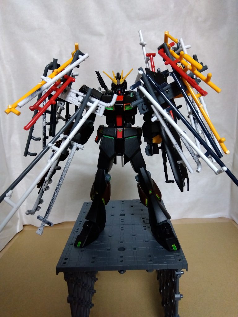 ウイングを機体を取り巻く様に展開し、巡航形態に。