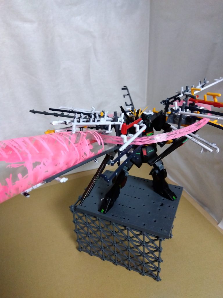 そして全方位ファンネルを粒子加速器にして増幅したビームを放つ、サークルメガバスター。大火力はロマン。MS相手だとオーバーキル。