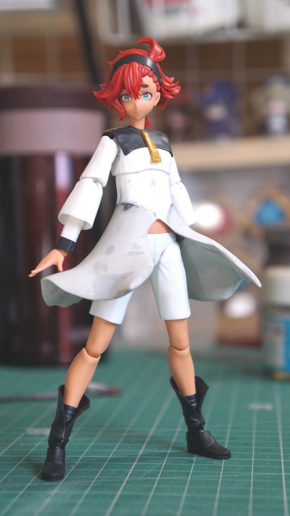 羽織は胴体に貼り付けるようにエポパテで造形しました。こういうヒラッとした造形は楽しいですね。