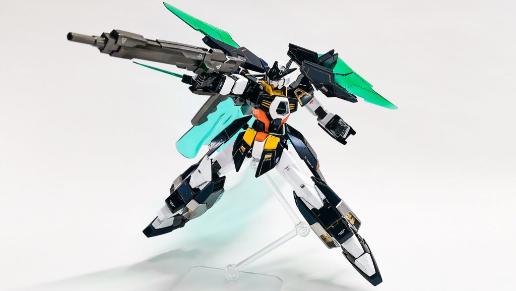 プリズムブルーブラックの部分のスミ入れに金色使ってみましたが合いますねちょっと豪華すぎる感じもあるけれどチャンピオンが使ってる機体だしふんだんに使っても違和感はないかなーと思ってます。