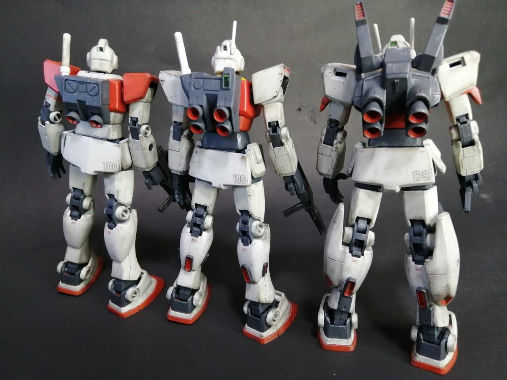 背面。三機並べるとスラスターなど強化され、出力やセンサーも向上していくのがわかります。