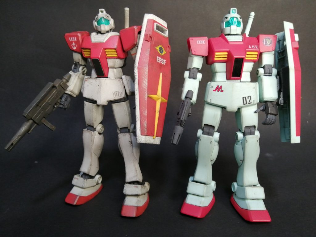 キットのジムとの比較。全体的にスマートになってます。キットのジムも削って小顔化してますが、寒冷ジムはもっとコンパクト。カラーリングは三機合わせるためにガルグレーで統一してます。