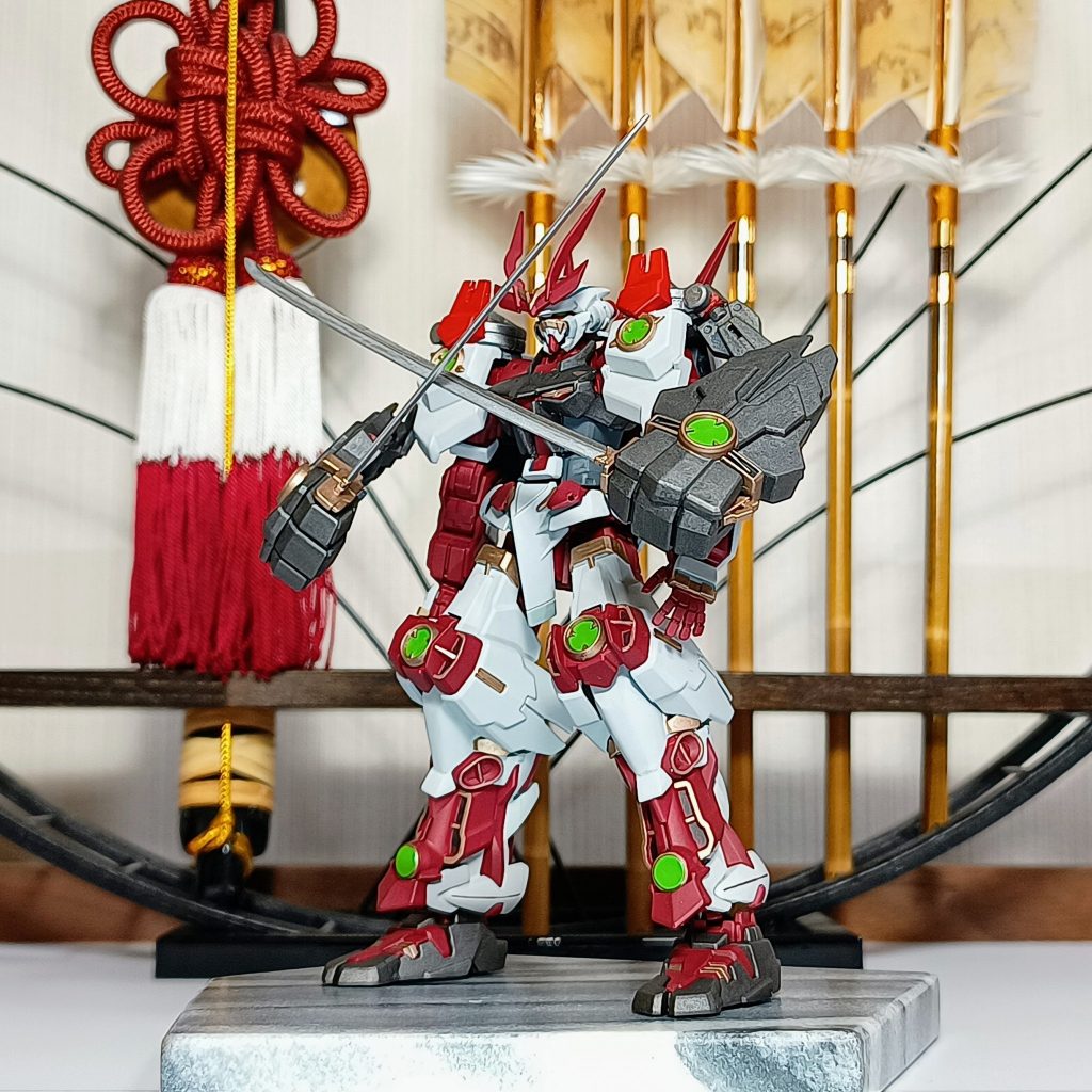 サムライソード抜刀！よく動くんだけど塗装が剥げちゃいそうなので恐る恐る。