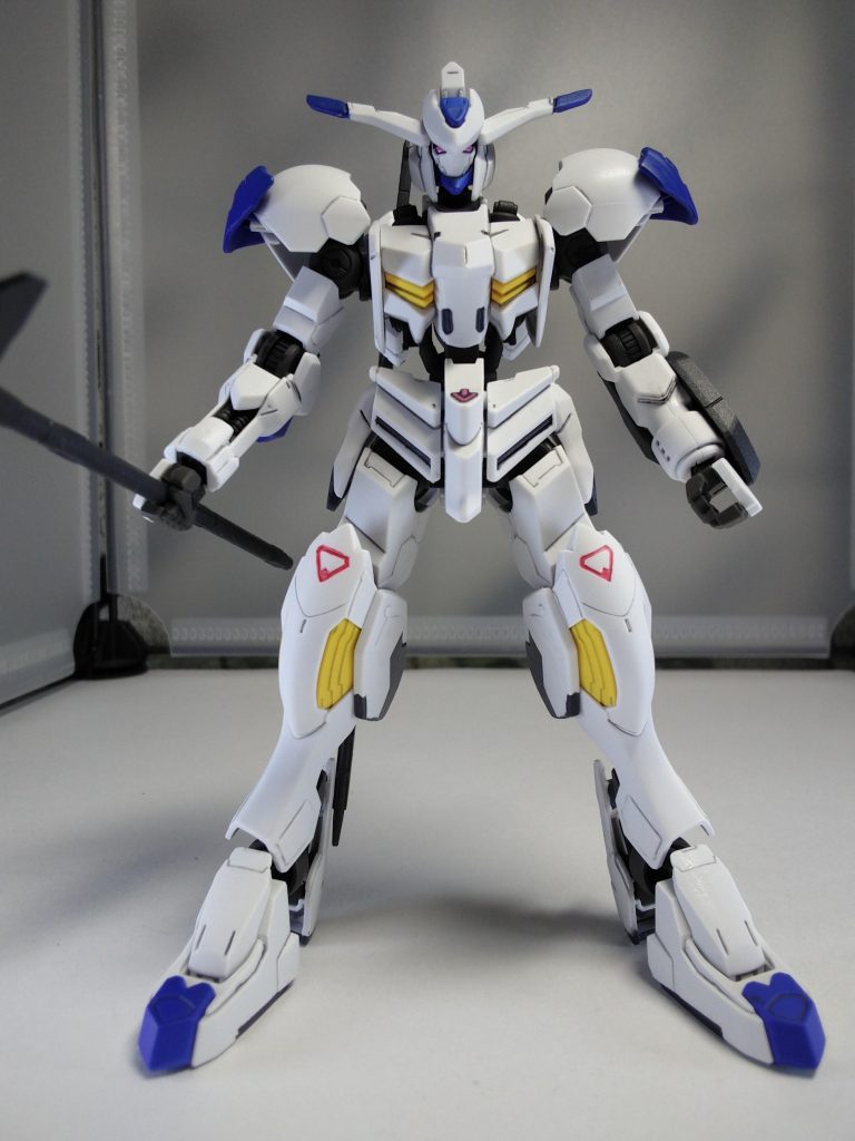 バルバトスとのミキシングにしようと考えていましたが肩と足が少しボリューム不足に感じたのでレクスとルプスのパーツを使いました。