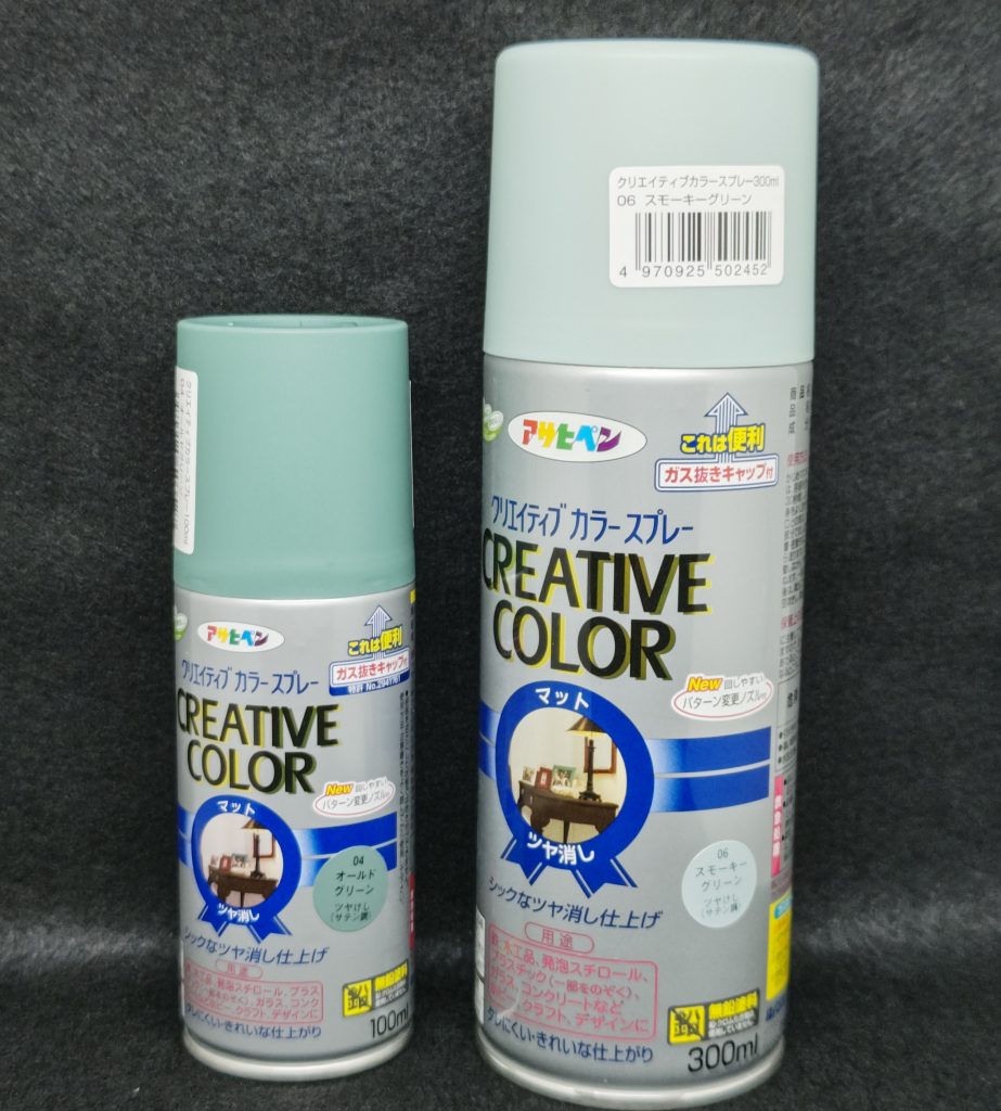 塗装にはアサヒペンのクリエイティブカラーを使用しましたが、サフ、マーキングの白、濃緑、淡緑と重ね吹きしたことで、モールドは埋まり、エッジもダルダルになってしまいました。また淡緑が思ったより明るく、濃緑とのコントラストが強過ぎました。もう引き帰せないので、ウェザリングでごまかすことに。全体をタミヤのスミ入れグレーでフィルタリングし（と書いてますが初めてやりました）、一度トップコートしてから凸モールドに白を塗り、スミ入れでモールドを強調しました。こうなるとスケール感も何もありませんね。