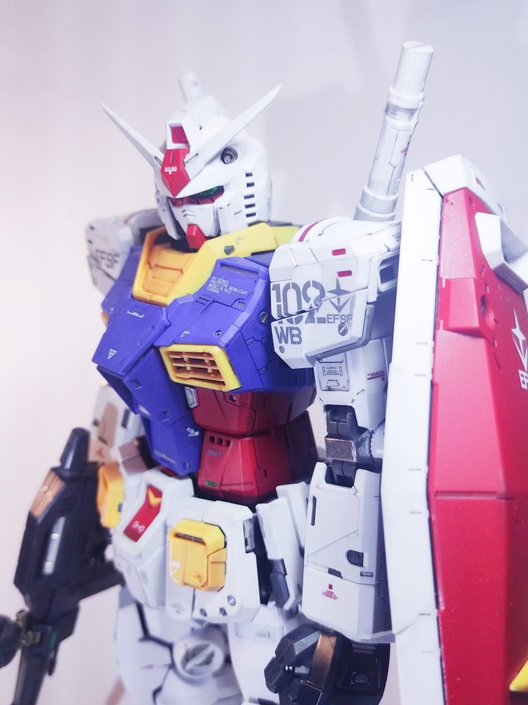 メインカメラにはいつものオーロラシールあちこちにメタルのマイナスモールドをあしらいました