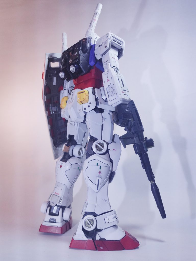 3Dメタリックシールはとてもヨキですが、取説通りだと翼端灯とセンサーがゴッチャになってる気がしたので少々整理肩、膝、ふくらはぎは翼端灯と言う解釈で、左のふくらはぎの部分は赤の余白で自作しましたそれ以外の場所はグリーンのセンサーとしましたがお腹のグリーンやヘリウムコアの赤はクドかったのでオミットしました