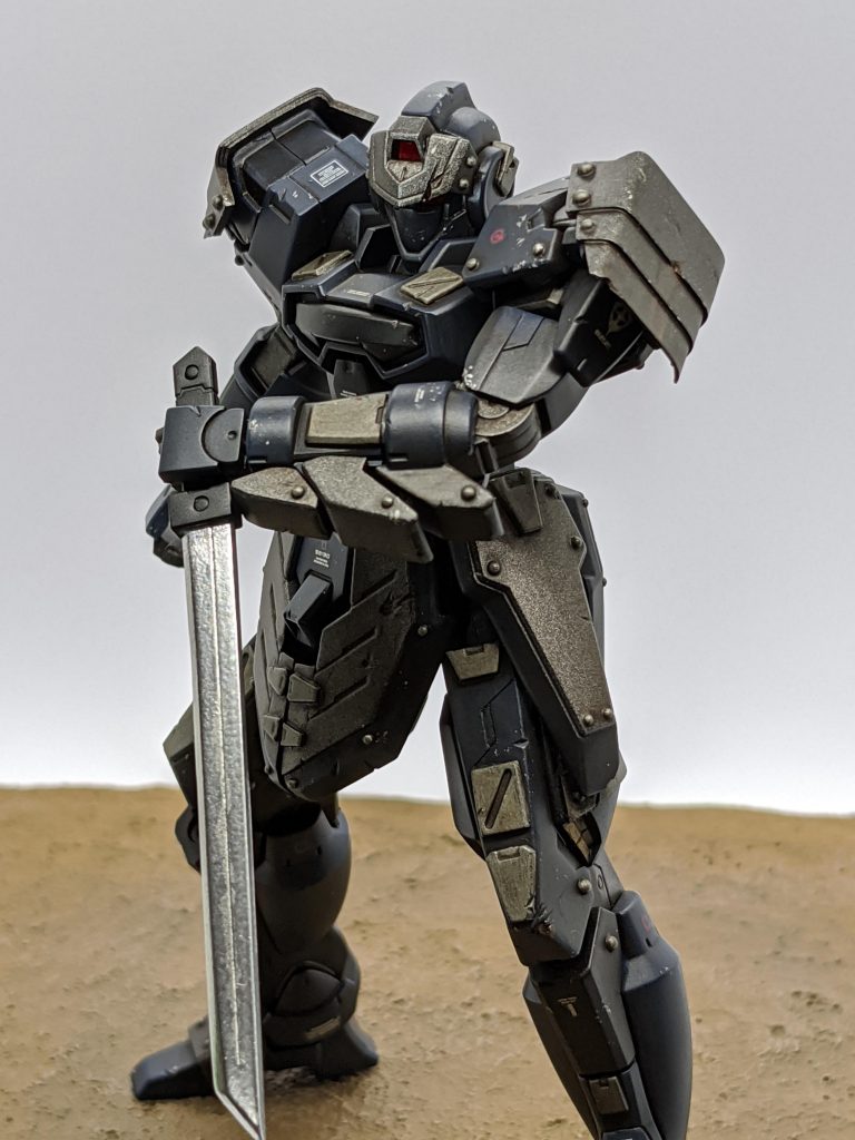 至るところにダメージを付けています。武器の刀は持ち手がエイジ1スパローの物にプラ板で刃を作り取り付けました😄