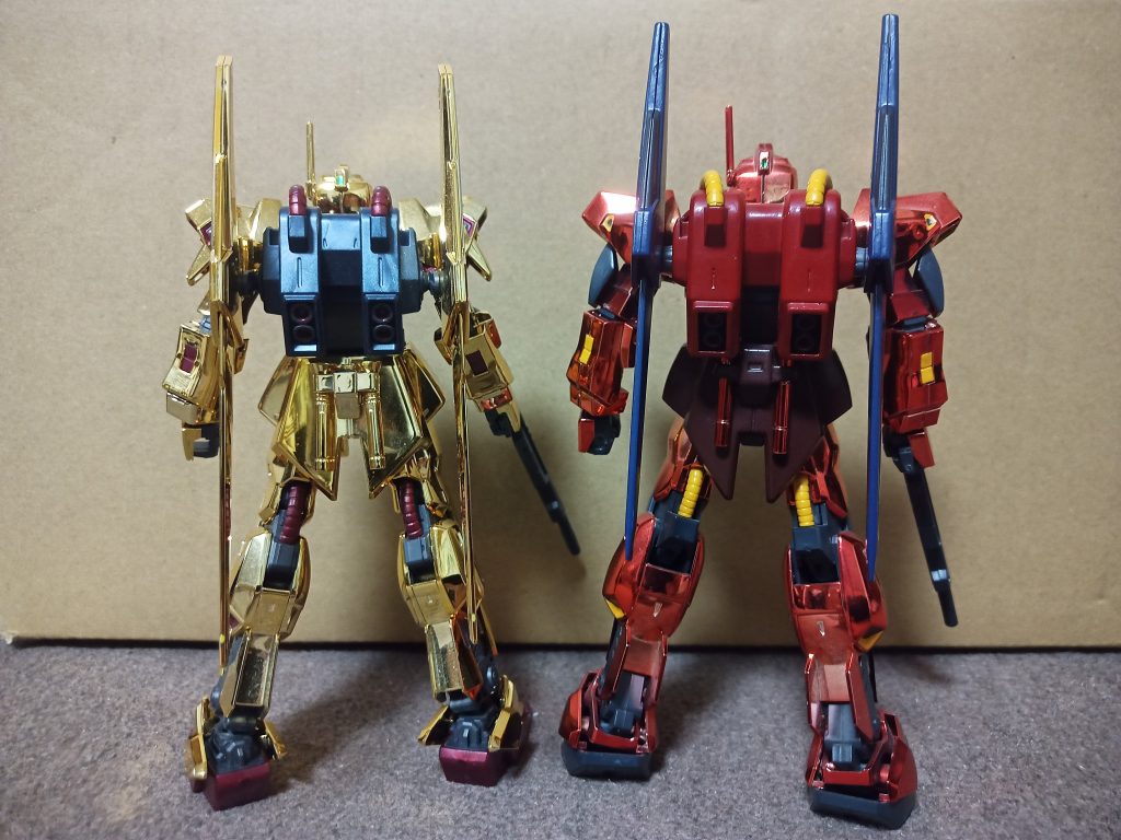 ガッツリ弄り倒すモデラーの方やキラキラっぷりがオモチャ然として嫌だという方には不評のメッキキットですが個人的にはギラギラテカテカしてる百式を昔は切望してましたね(劇中だとメタスとあんまり変わらない色だったりもするんですが)