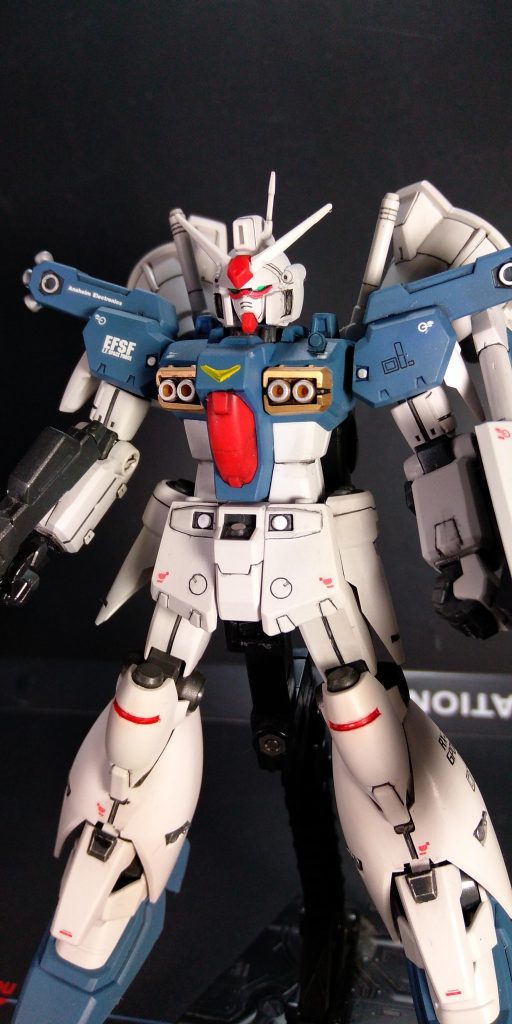 頭部と胸部のセンサーは塗料が無く塗装を断念。こんなに小さい部分はどのように塗ればいいのか?次回作の課題です。