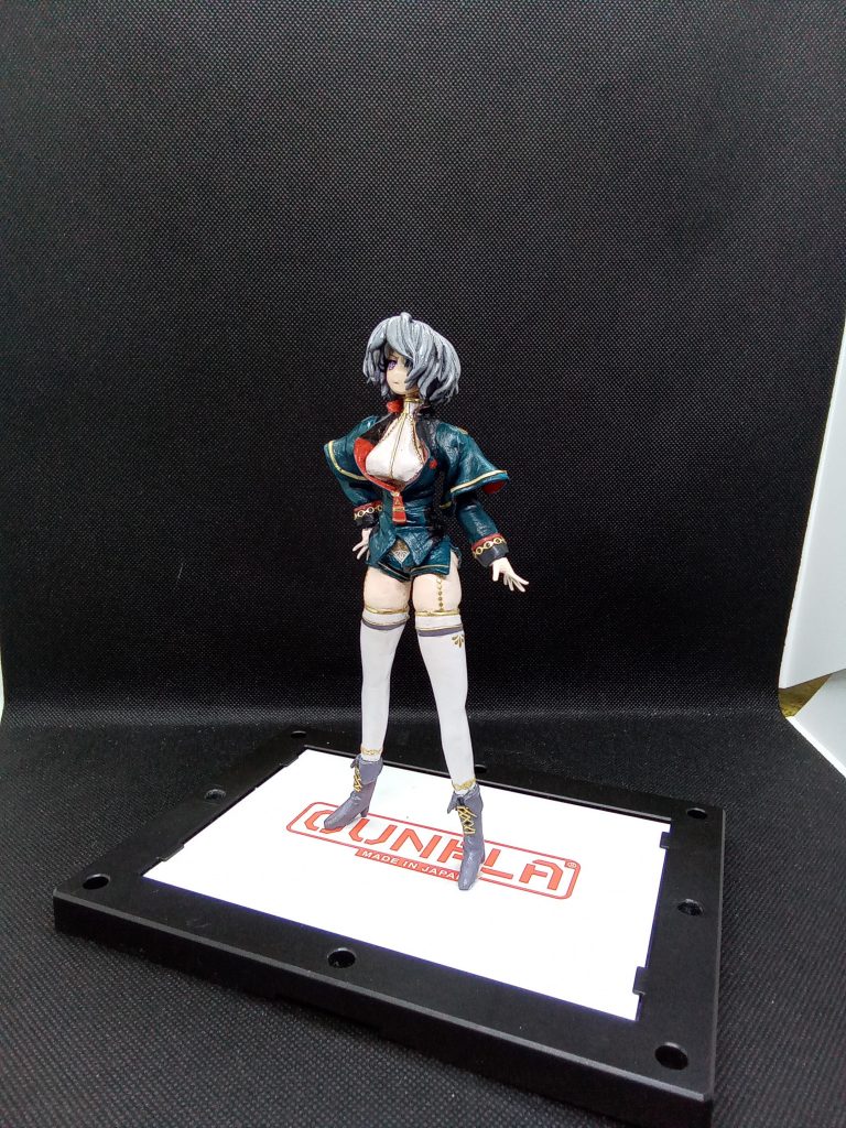 材料はいつも通り針金・スカルピー・エポパテ作中より大人でゴージャスな感じにアレンジしています