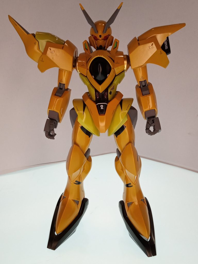 前方より。 黄色を2色使おうとしたのですが、下地のグレーサフの色も濃い目と薄い色に分けたら、濃い方が黄緑になってしまいました。