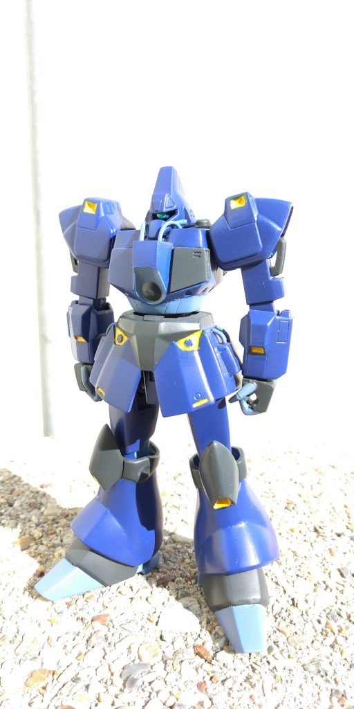 ブルー＋マゼンダ＋シアン＋蛍光レッド。ミディアムB＋マゼンダ。ミッドナイトB＋ネービーB＋BK。 