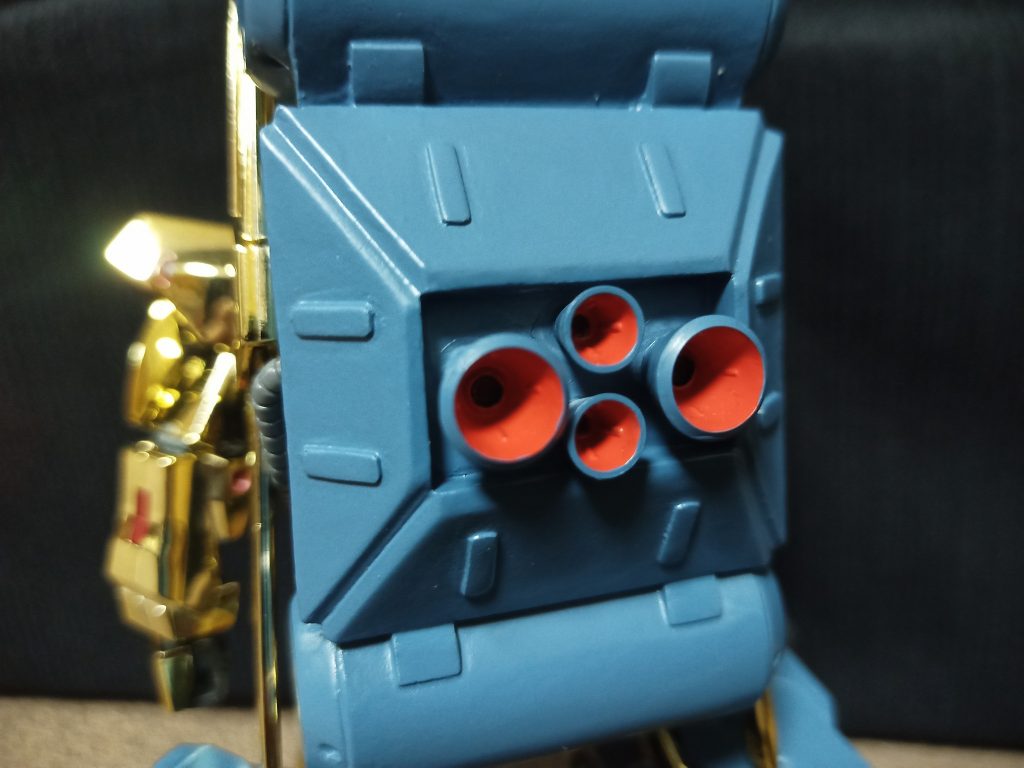 市販パーツを使用…いや使わんのか〜い!いえね、最初はなるべく元のキットパーツを使おうとは思ってたんですがどこまで行ってもフリーハンドの修整が市販パーツの精度を上回るはずもなくどうせ作るならやっぱ少しでも仕上がり良い方が…的な^^;