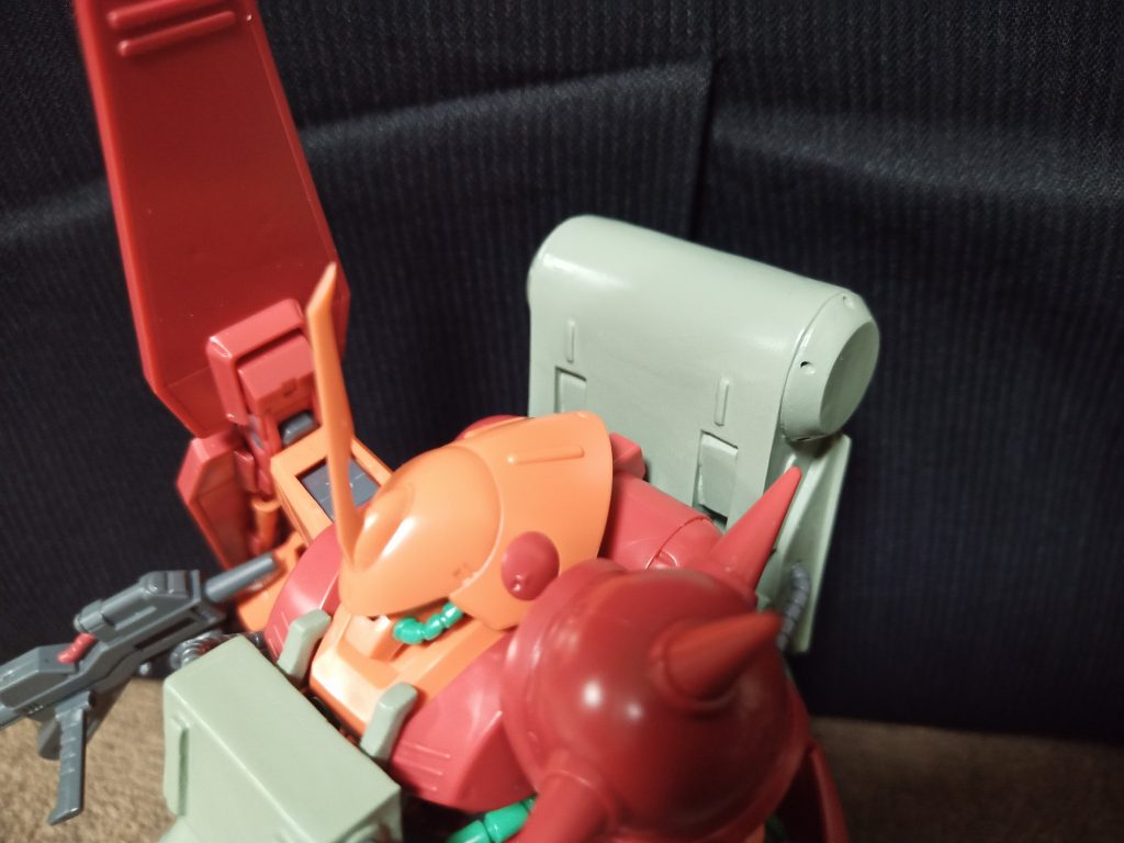 オミット…いや使わんのか〜い!いえね、よく考えたら特に実質的な固定具にはならないしいざバリュート外す時邪魔だし万一他のキットに転用するにも角度的な適合の問題もあるしでむしろツメ無い方が…「つべこべつべこべと!なぜ四つ作るのがめんどくさいと言えんのだ!」ウォンさん怒らせちゃいました(=o=;)