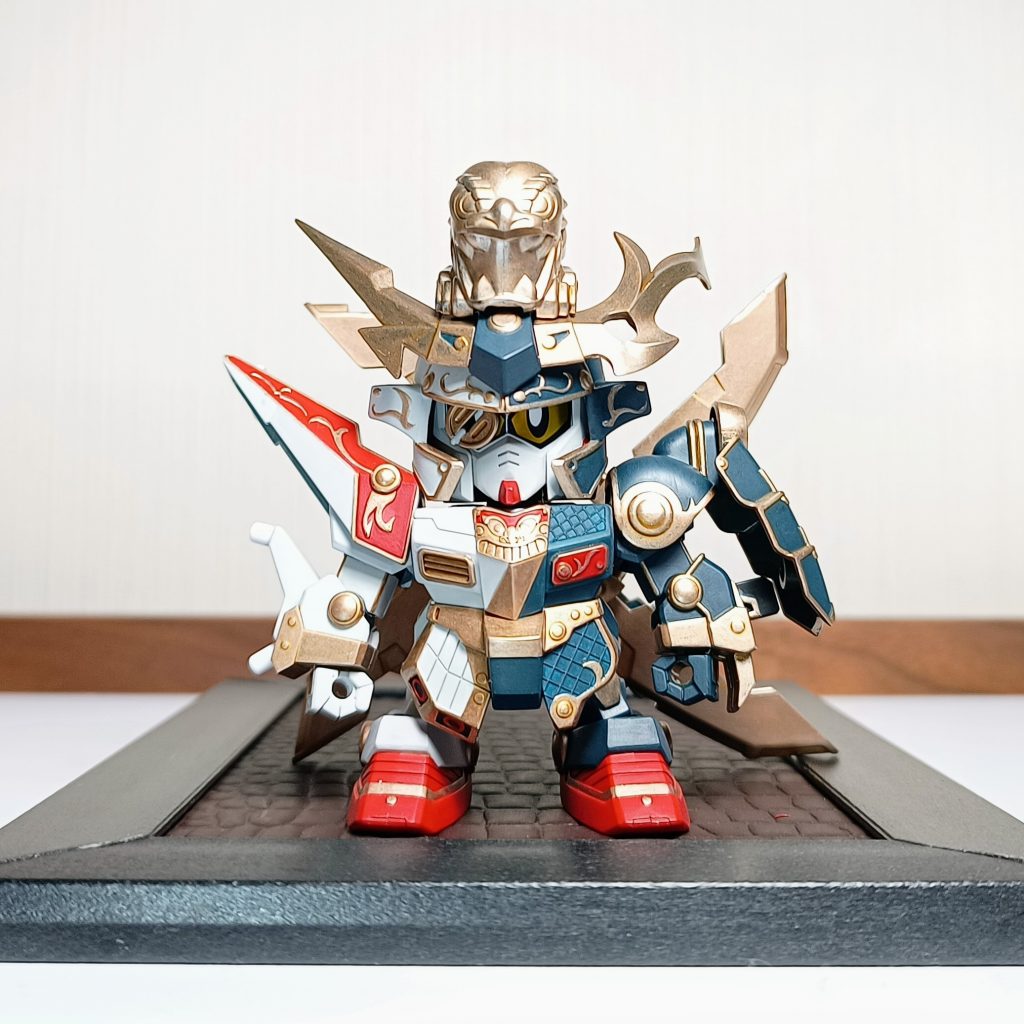 正面から。左右で違うデザインは作るのも塗るのも楽しかったです。メッキ落としに初挑戦。上手に落ちたので渋めのゴールドで塗ってみました。