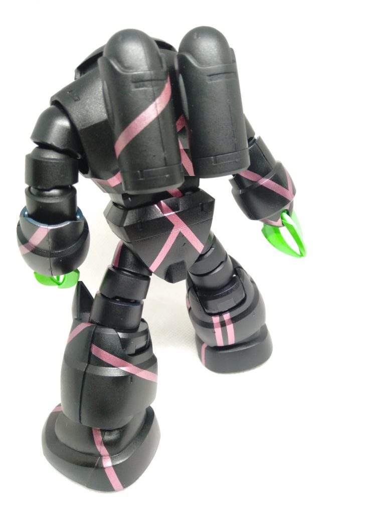 後ろからのショット。より汚ねえから見せられねえよォ。蛍光塗料を使ってみたんだけど、ブラックライト持ってないから光らせられないんだよな〜。