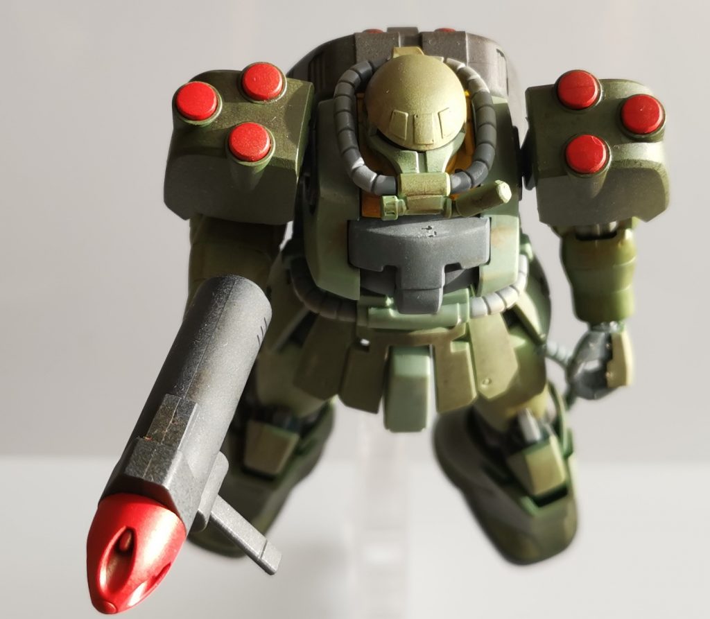 肩と背中のサブロックは赤く塗装いい感じのアクセントになりました